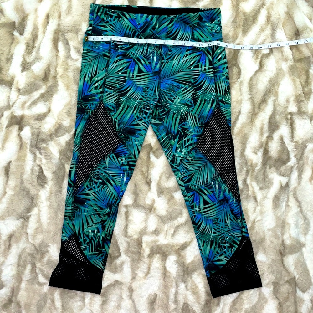 Mesh patched yoga pants